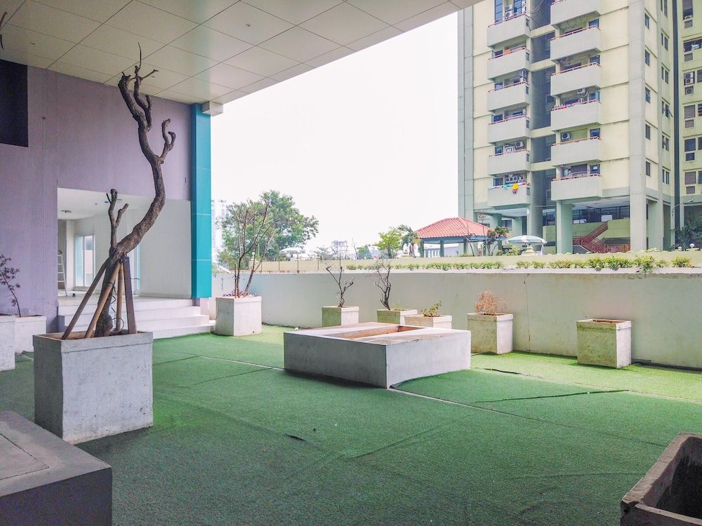 undefined Modern Studio with City View Amethyst Apartment 5