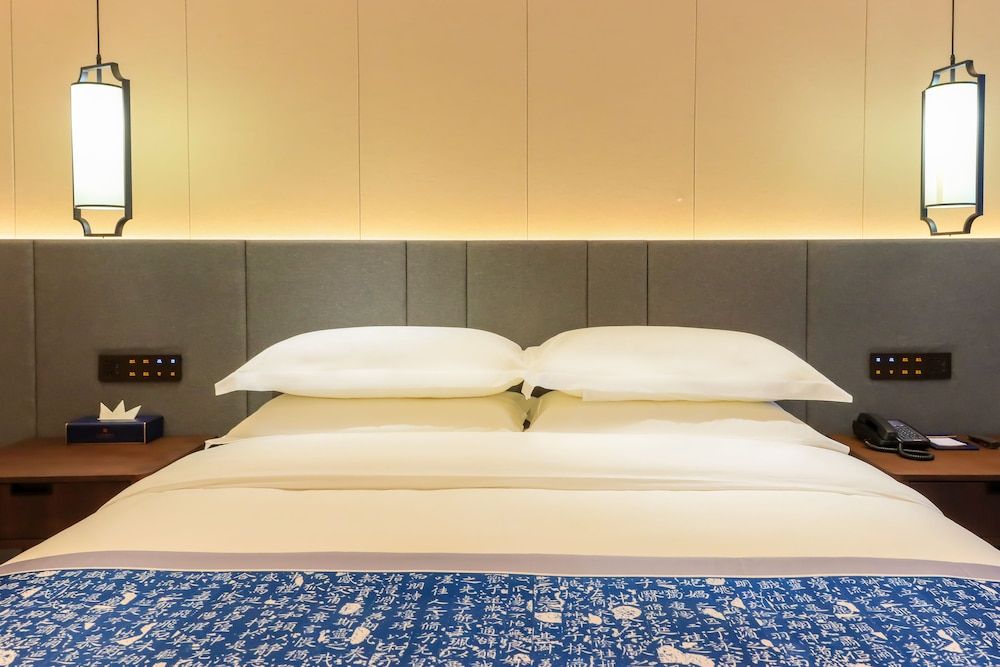 YUN-RAY PHOENIX HOTEL Superior Double Room 3