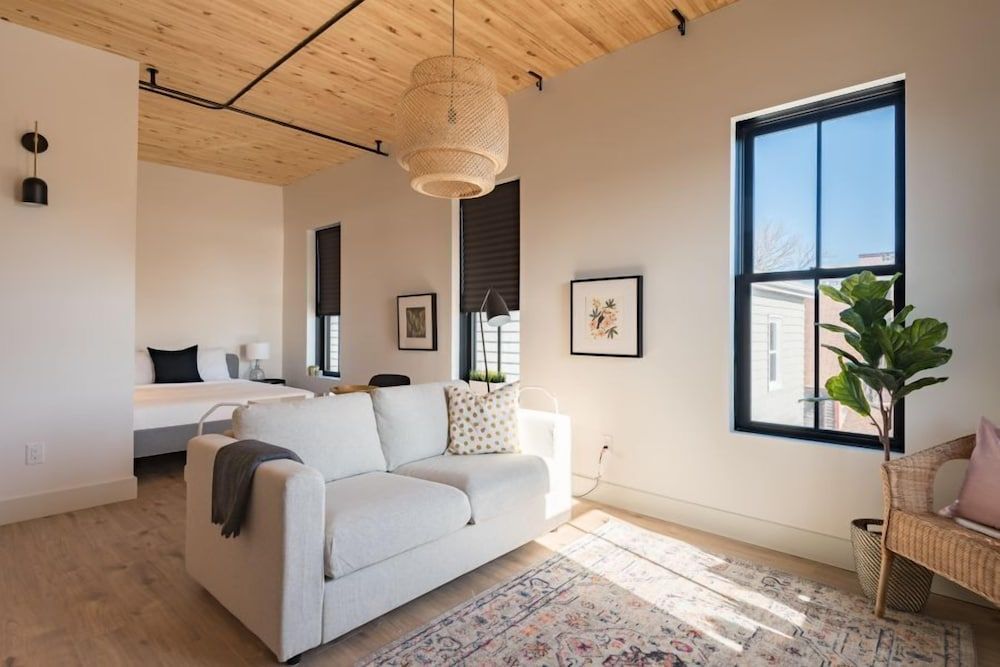 Brewery Park Hotel Queen Suite 302 8