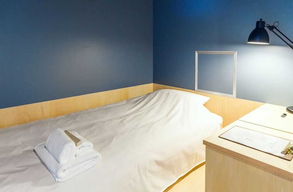 Shared Dormitory, Men only