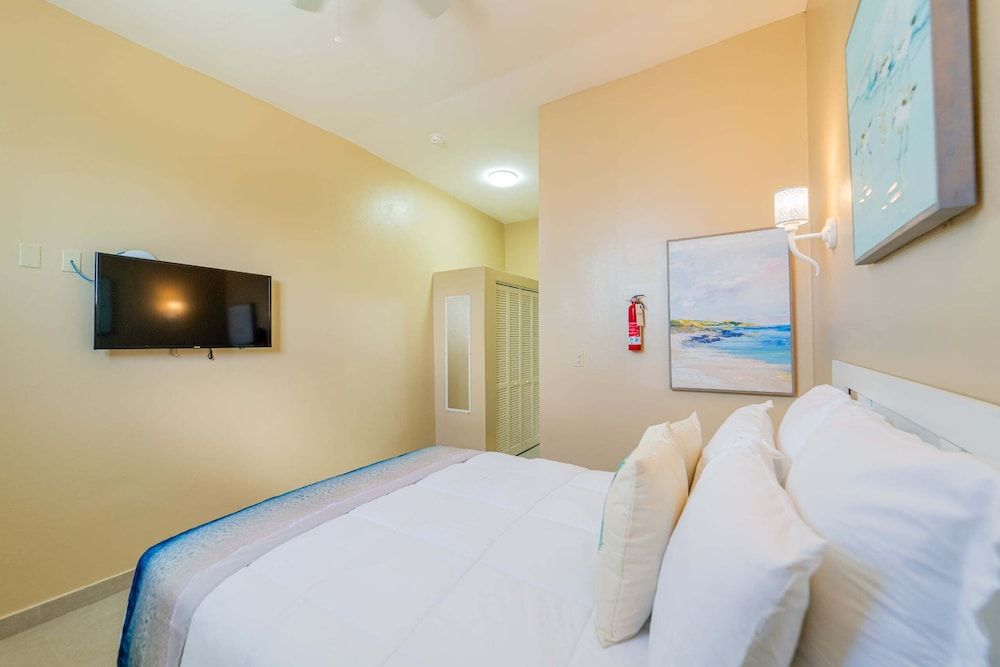 Le Bleu Bed and Breakfast Deluxe Studio 2