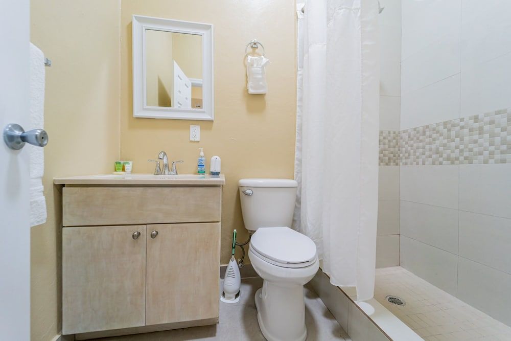 Le Bleu Bed and Breakfast Deluxe Studio 4