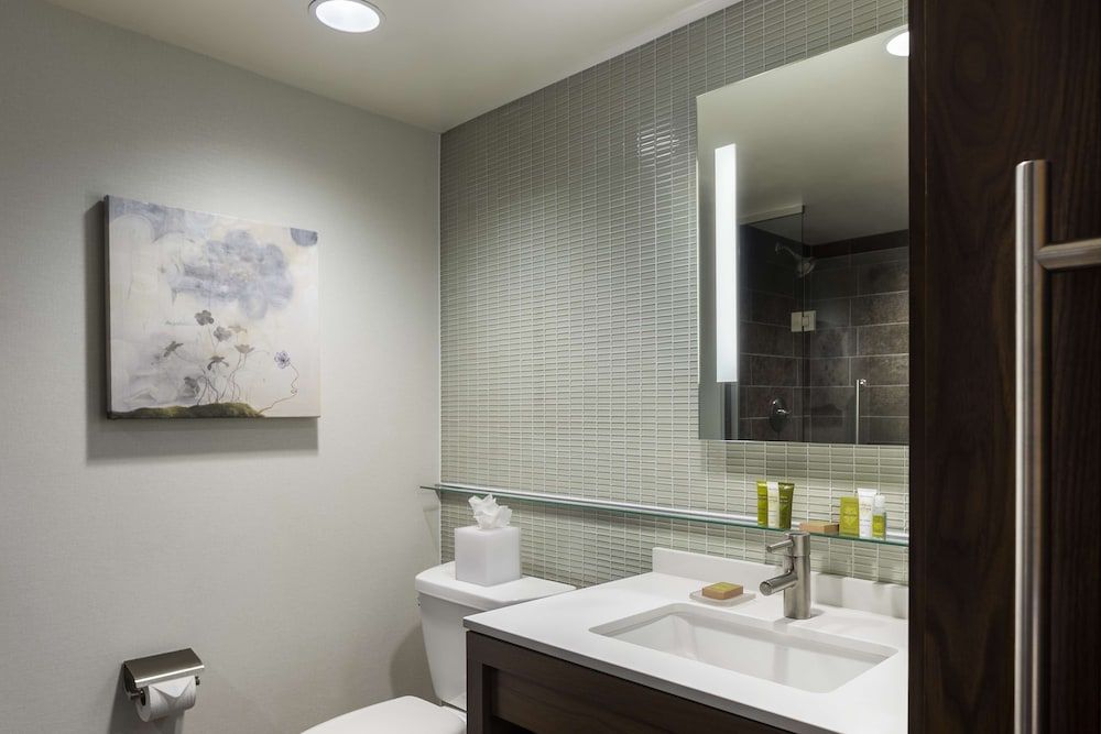 Hilton Columbus Downtown Room, 2 Queen Beds 4