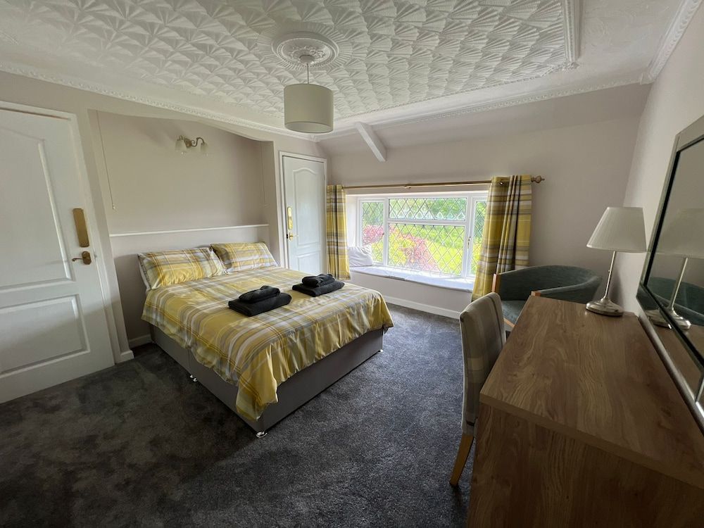 Cwmbach Cottages Cottage, 4 Bedrooms, Private Bathroom (cwmbach cottage) 2