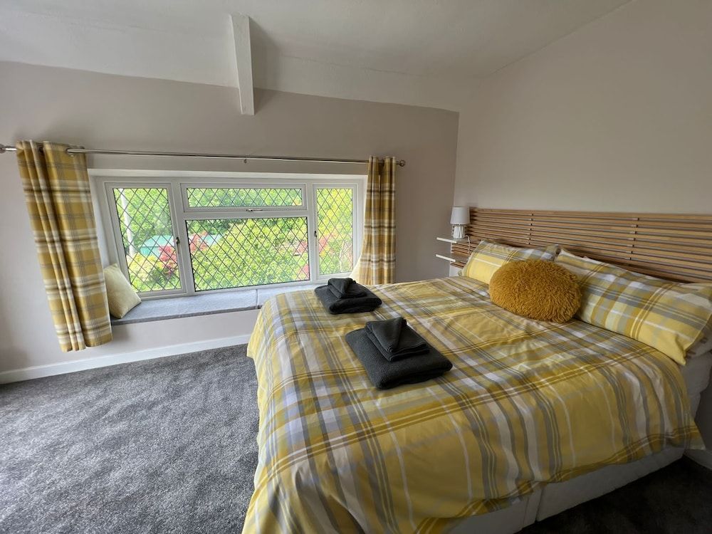 Cwmbach Cottages Cottage, 4 Bedrooms, Private Bathroom (cwmbach cottage) 3
