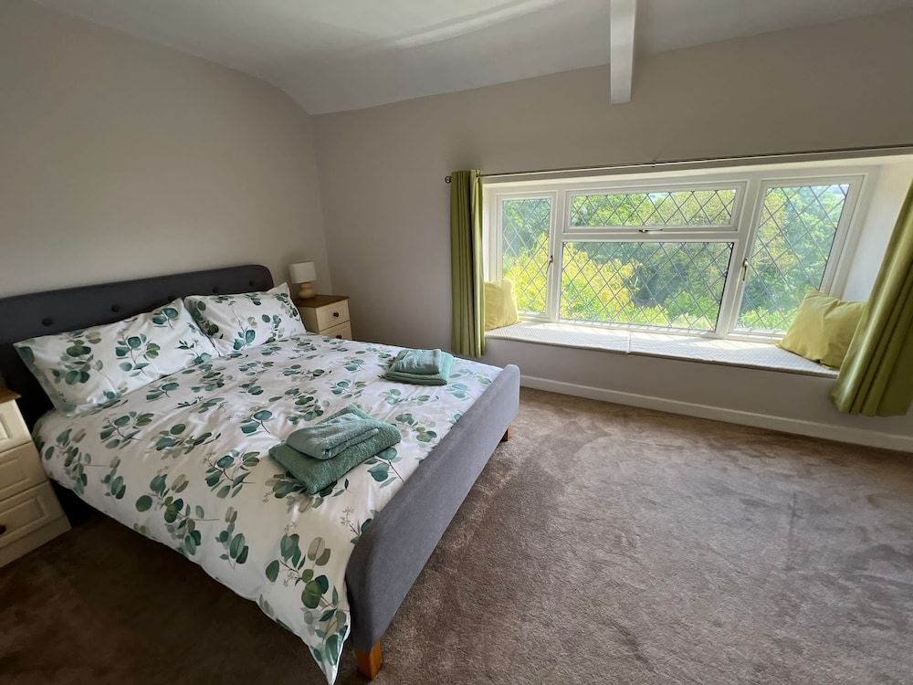 Cwmbach Cottages Cottage, 4 Bedrooms, Private Bathroom (cwmbach cottage) 4