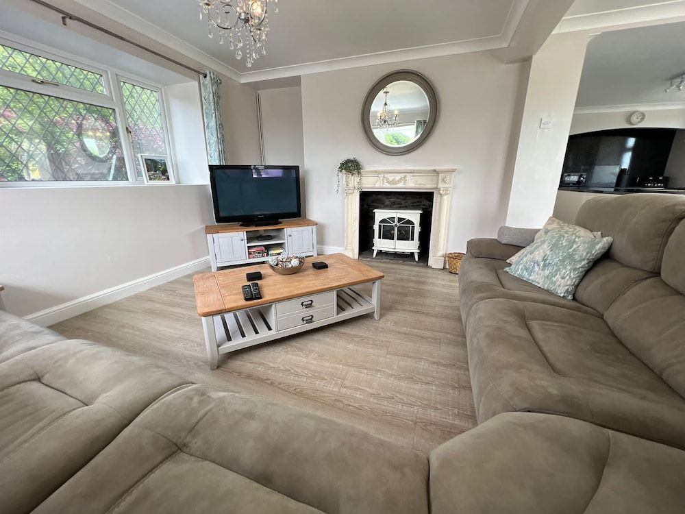 Cwmbach Cottages Cottage, 4 Bedrooms, Private Bathroom (cwmbach cottage) 7