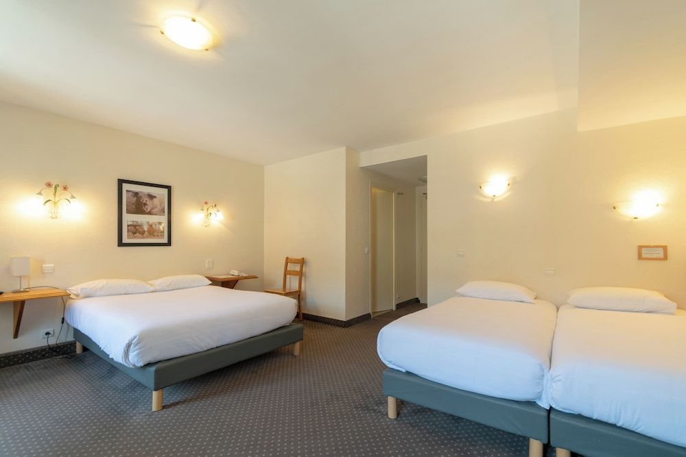 Hôtel de la Poste Quadruple Room 2