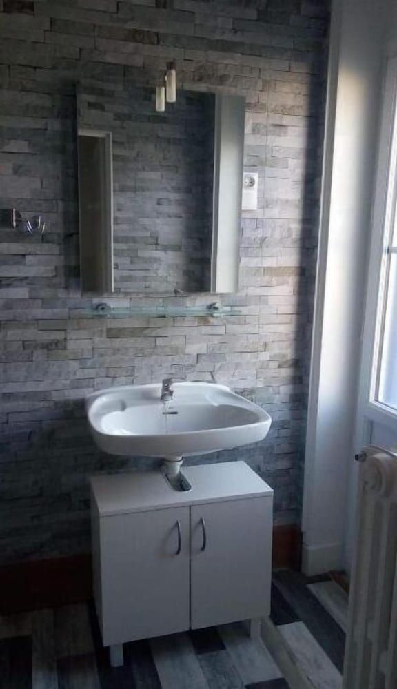 Chambre d'hôtes Montplaisir Comfort Room, 1 Queen Bed, Balcony, Courtyard View (Océane) 3