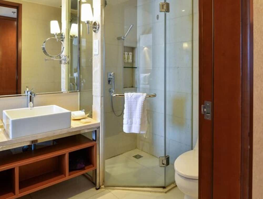 ZTE Hotel Shanghai Deluxe Double Room 4