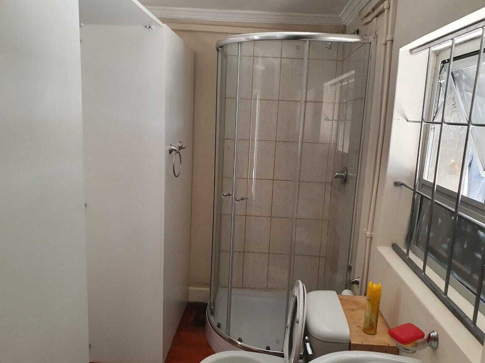 The Monument Guesthouse Standard Double Room, Private Bathroom 7