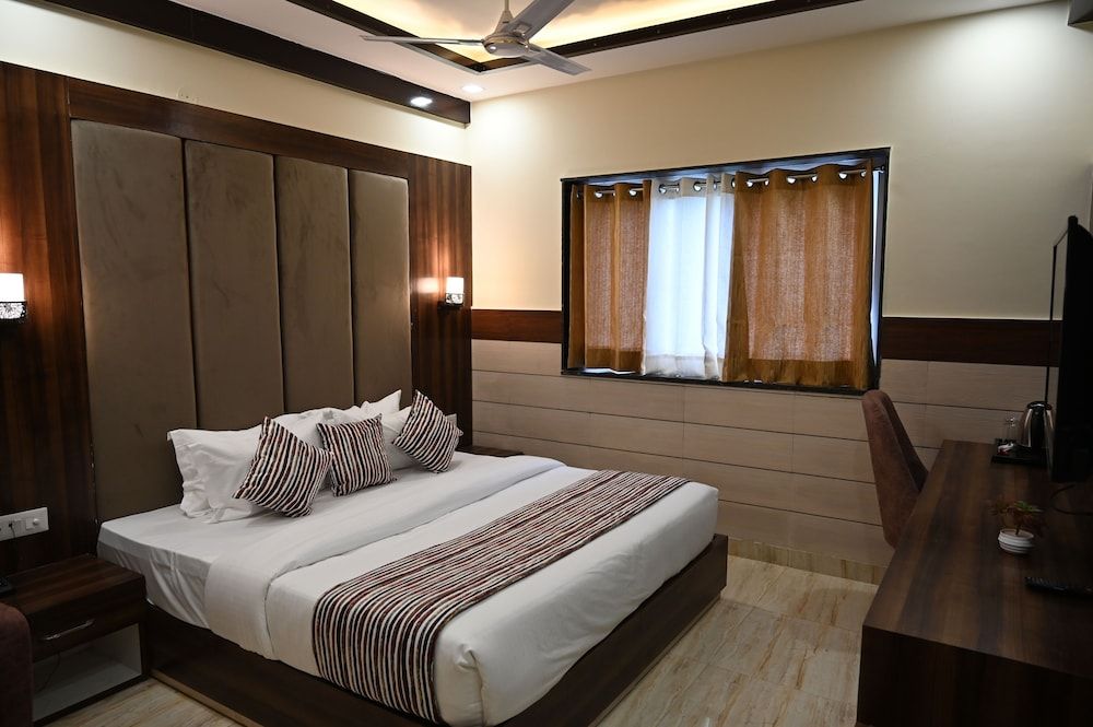 Hotel Vasdaa Grand Deluxe Double Room 3