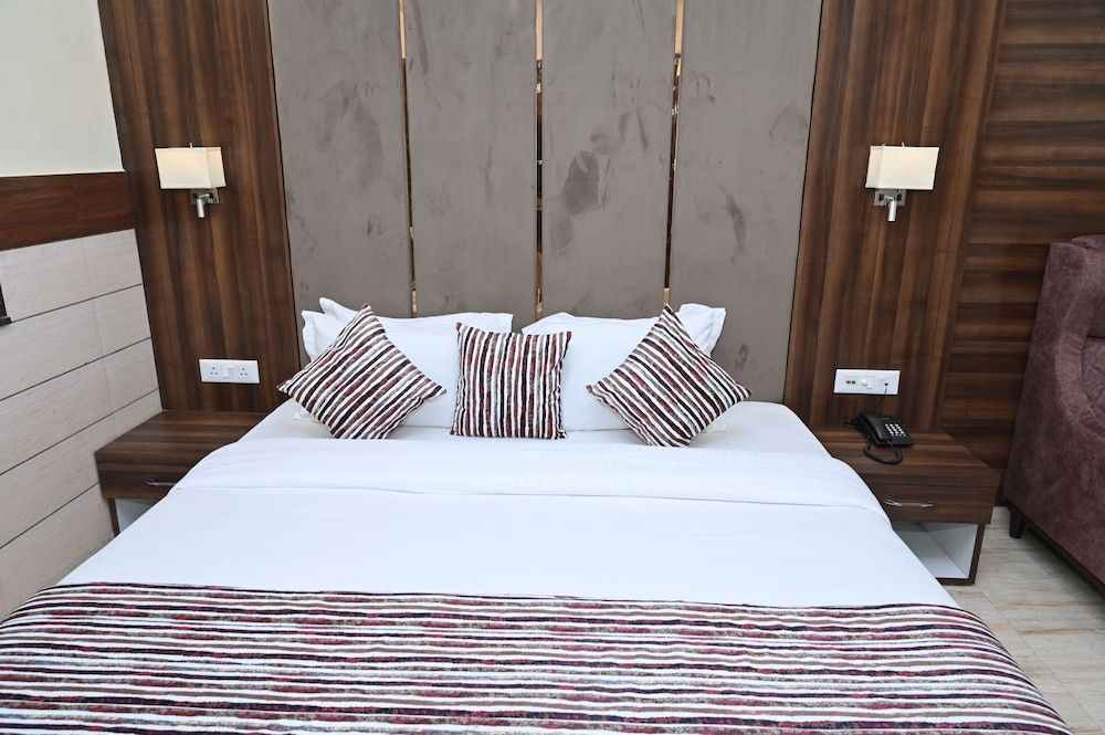 Hotel Vasdaa Grand Deluxe Double Room 6