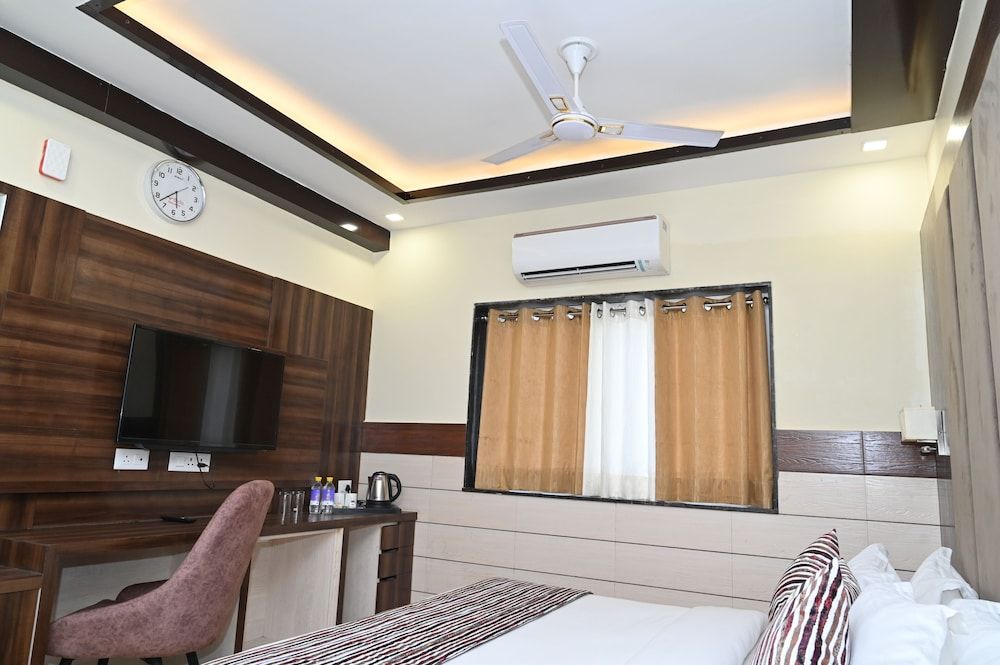 Hotel Vasdaa Grand Deluxe Double Room 4