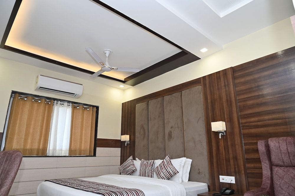 Hotel Vasdaa Grand Deluxe Double Room 8