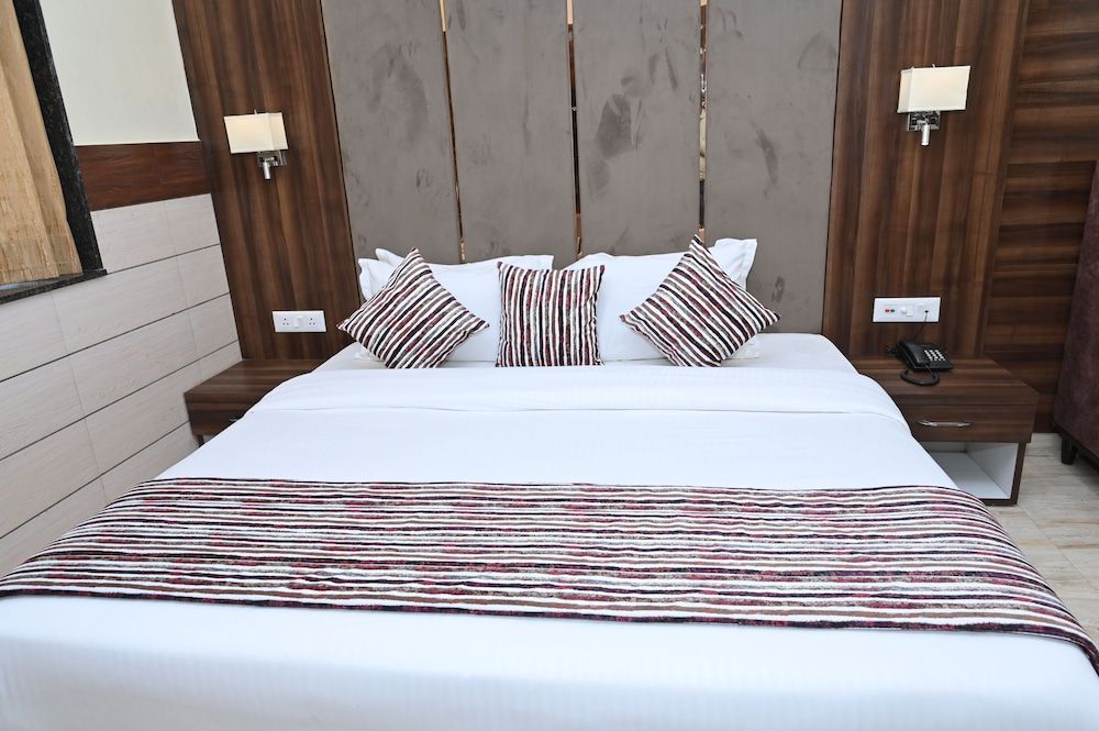 Hotel Vasdaa Grand Deluxe Double Room 7