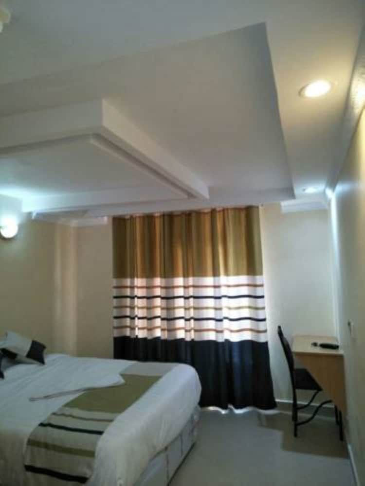 Kenton Hotel Double Room 3