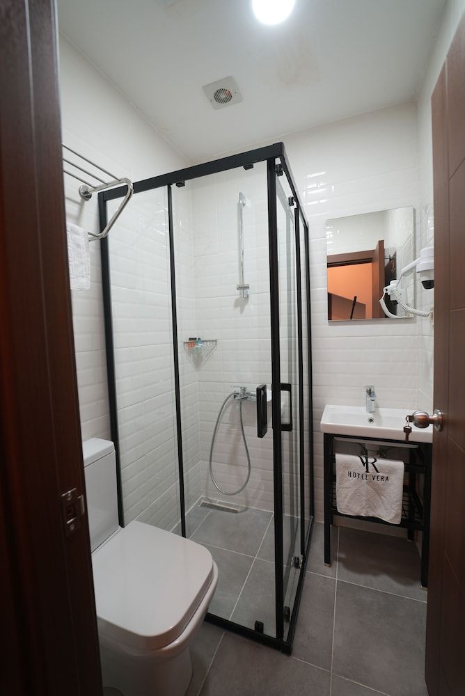 Hotel Vera Standard Triple Room 15