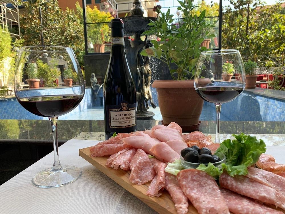 undefined Hotel Elysee 10