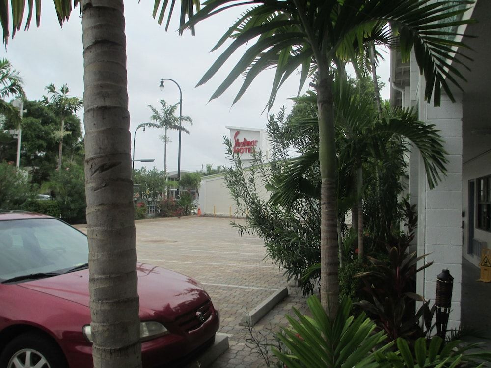 undefined Shalimar Motel 7