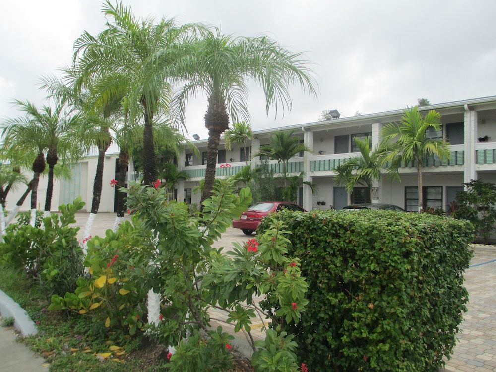 undefined Shalimar Motel 4