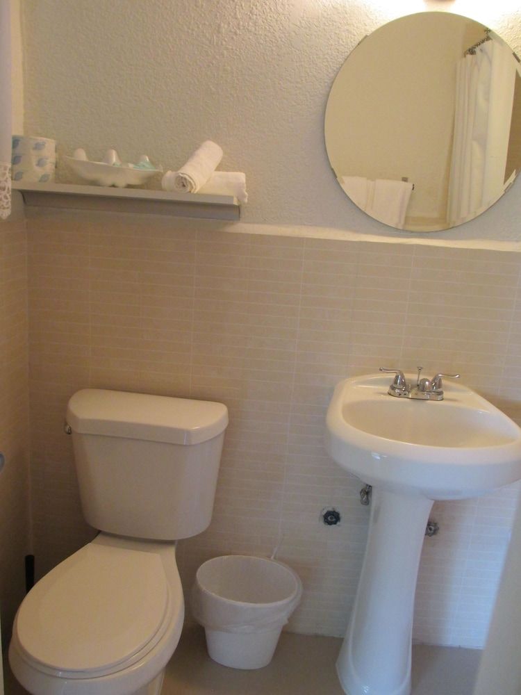 Shalimar Motel Standard Room, 1 Queen Bed 7