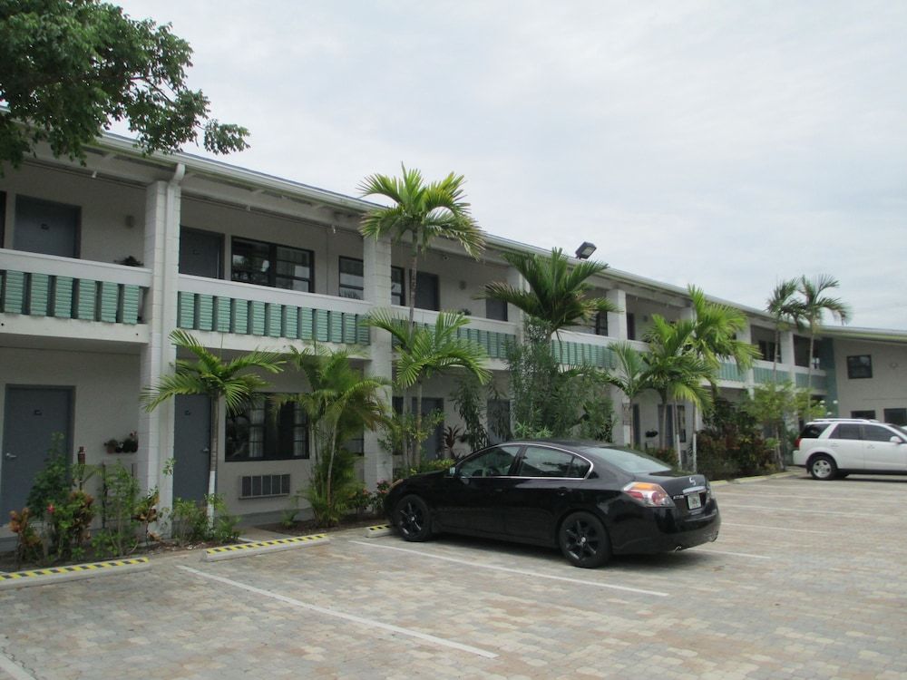 undefined Shalimar Motel 6