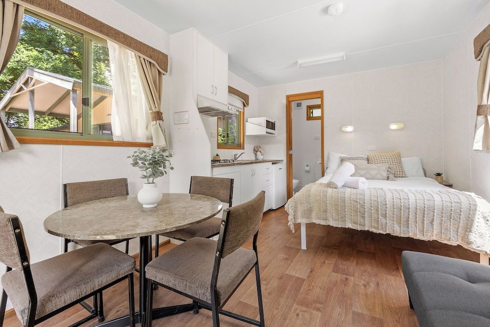 Budget Ensuite Studio - Pet Friendly