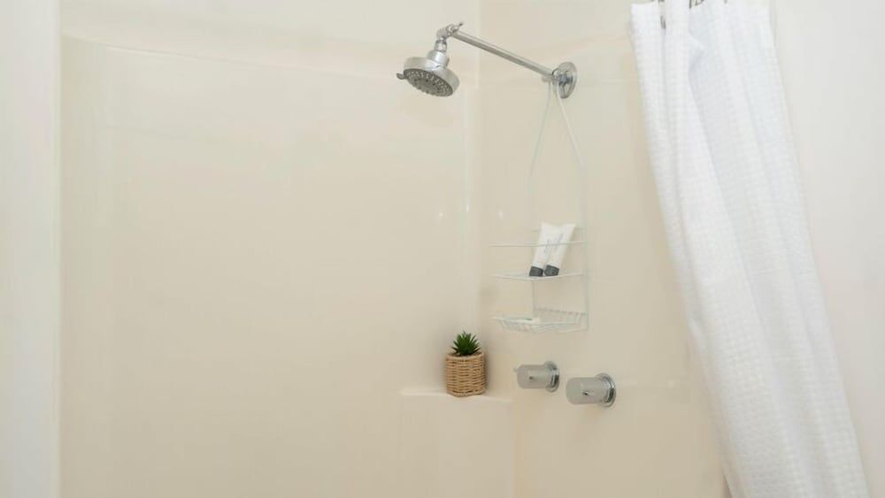 Tasman Holiday Parks - South Bright Budget Ensuite Cabin - 4B - Pet Friendly 6