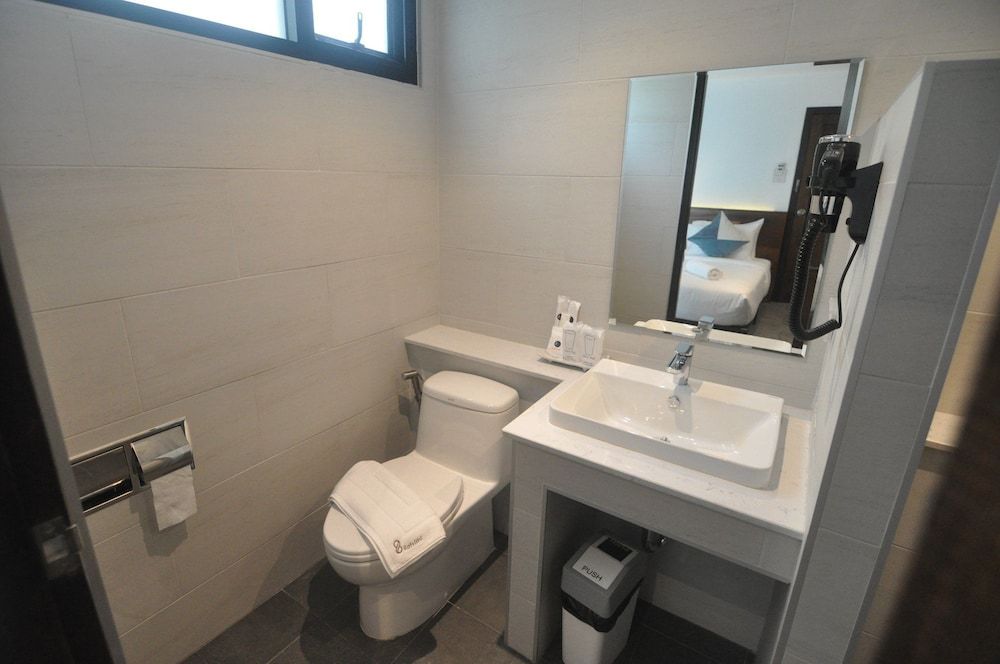 The Eight Ratvithi House Deluxe Double Room 4