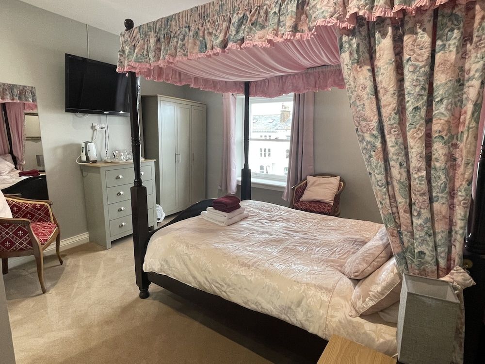 Deluxe Double Room, Private Bathroom (Four Poster BED)