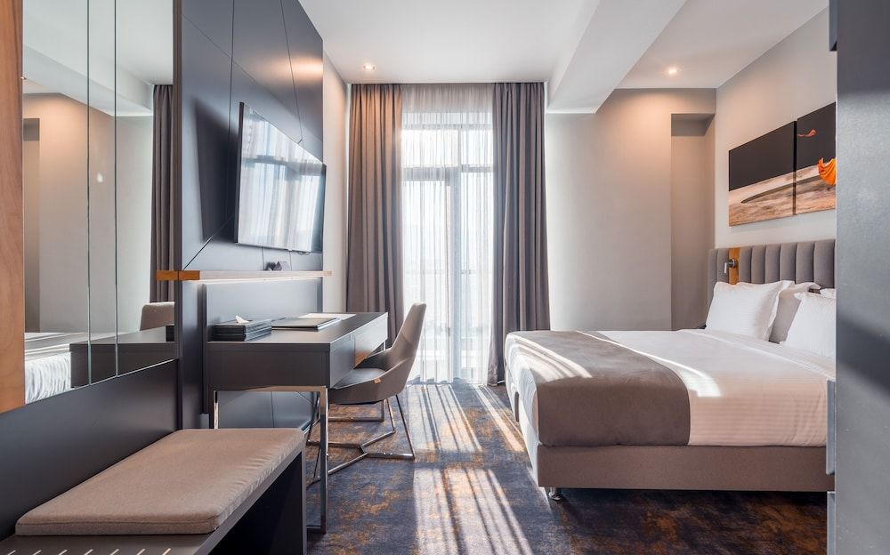 Onyx Hotel Classic Double Room, 1 Queen Bed, City View 3