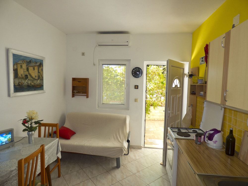 Apartments Plaza Apartment, 2 Bedrooms, Sea View (A2) 4