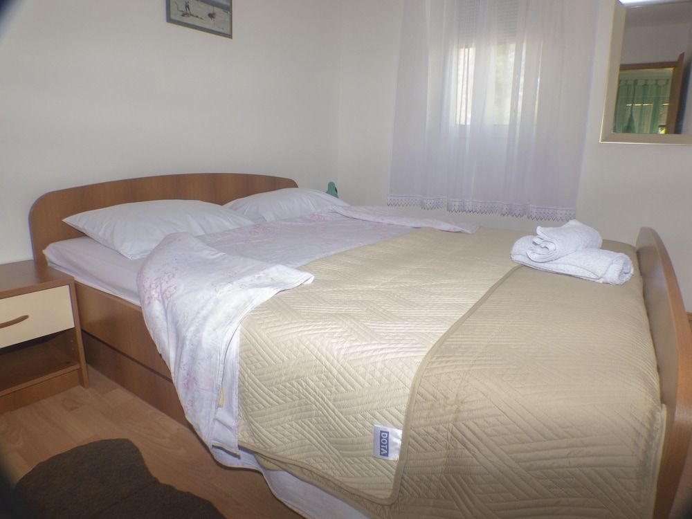 Apartments Plaza Apartment, 2 Bedrooms, Balcony (A4) 3