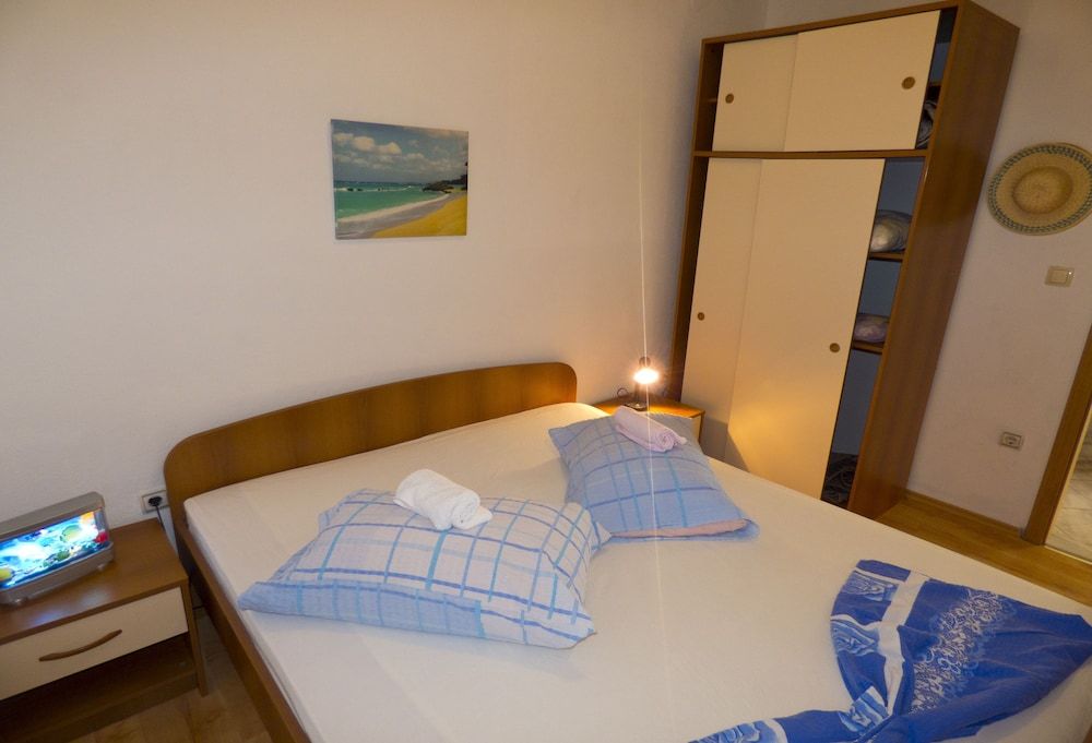 Apartments Plaza Apartment, 2 Bedrooms, Sea View (A2)