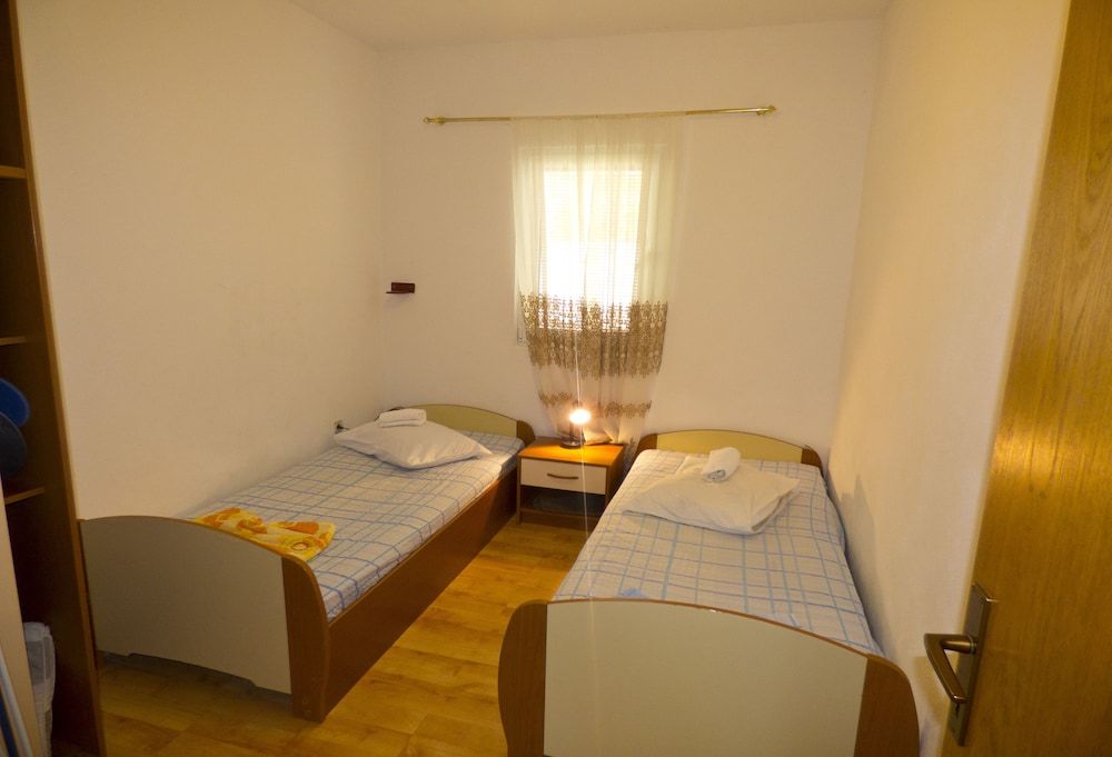 Apartments Plaza Apartment, 2 Bedrooms, Sea View (A2) 2