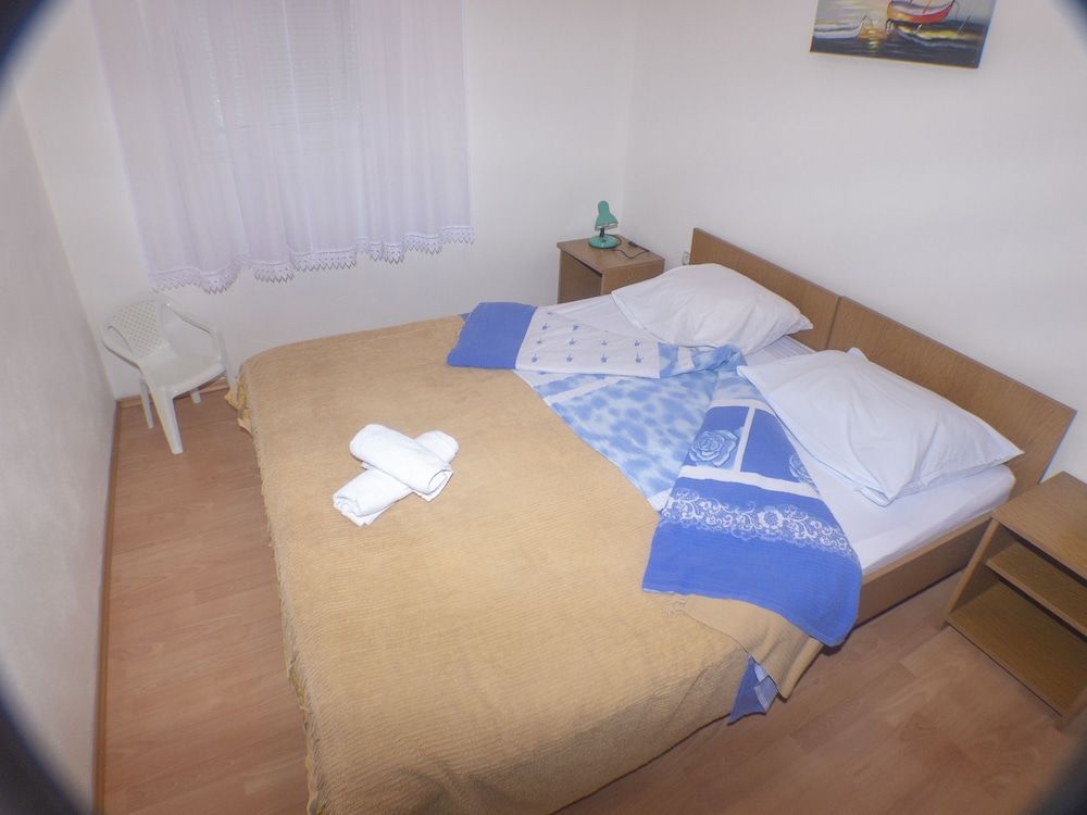 Apartments Plaza Apartment, 2 Bedrooms, Balcony (A4) 5