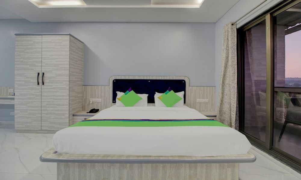 Treebo Trend Jeevan Village Premium Double Room 8
