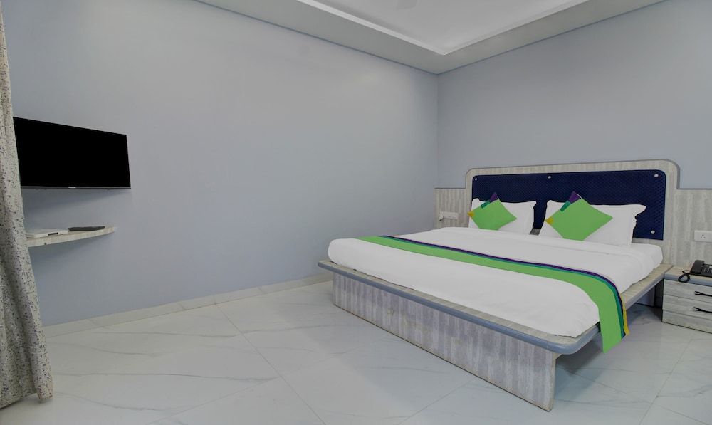 Treebo Trend Jeevan Village Deluxe Double Room 3