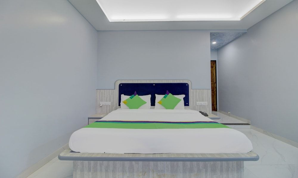 Treebo Trend Jeevan Village Deluxe Double Room 5