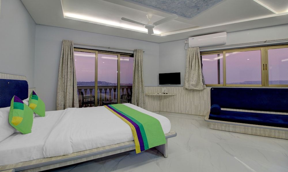 Treebo Trend Jeevan Village Premium Double Room 2