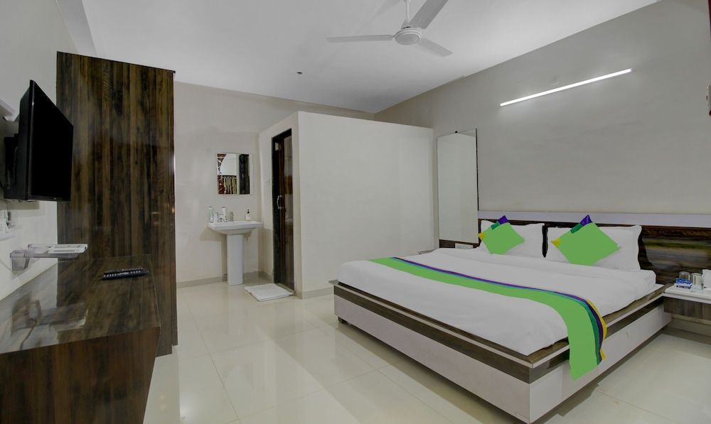 Treebo Trend Jeevan Village Standard Double Room 4