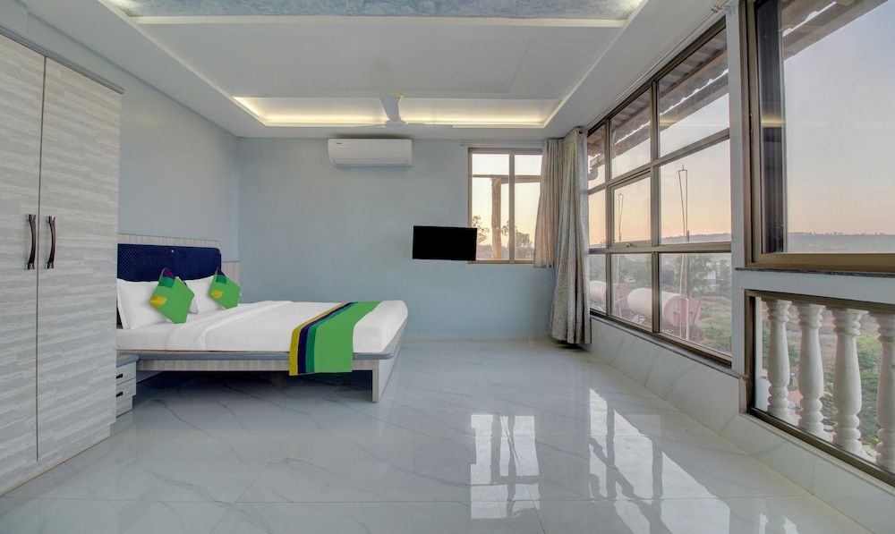 Treebo Trend Jeevan Village Premium Double Room 9