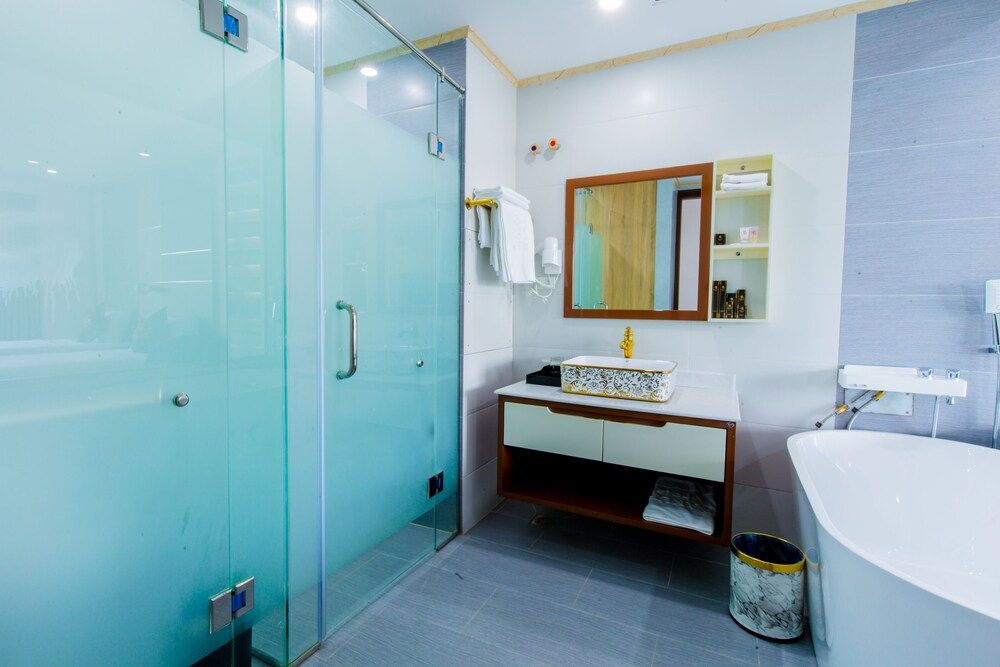 Sakura Hotel Deluxe Triple Room 3