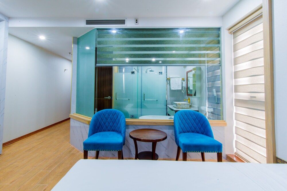 Sakura Hotel Deluxe Triple Room