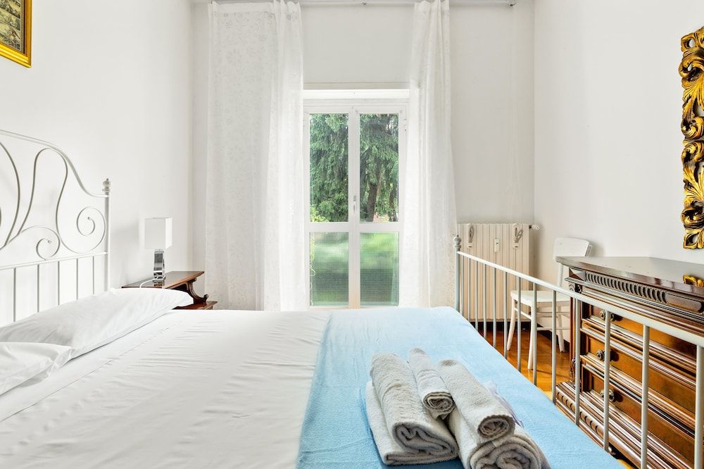 undefined Bright Flat With Shared Garden