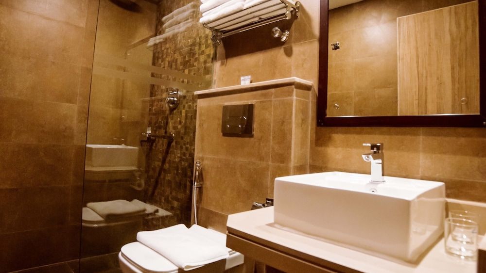 Aabas Pokhara by Barahi Hospitality Deluxe Double Room 5