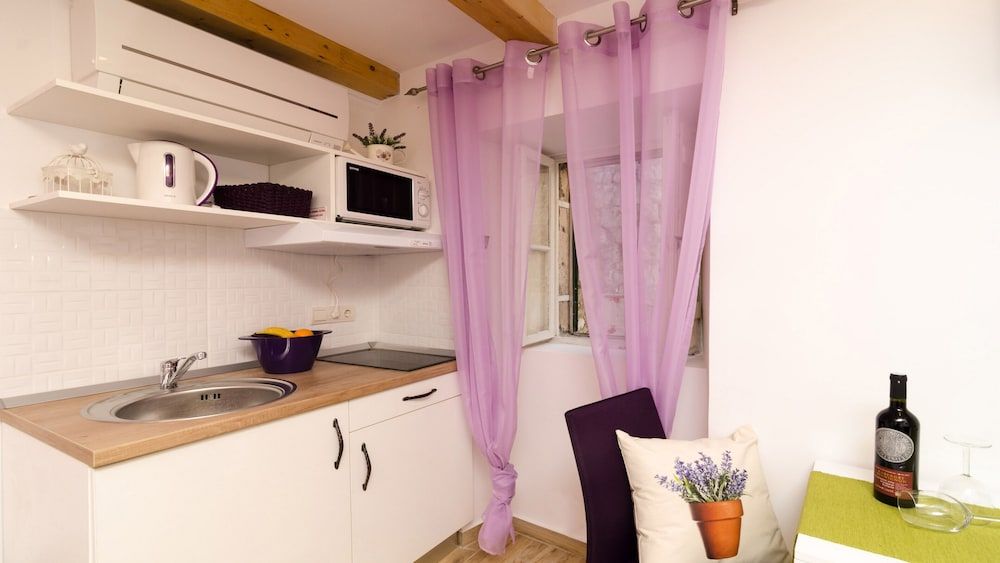 Lavender Garden Apartments Studio, Ground Floor 9