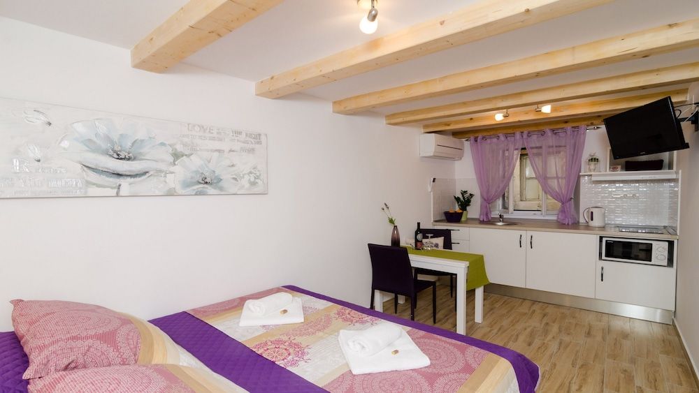 Lavender Garden Apartments Comfort Studio, Ground Floor 2