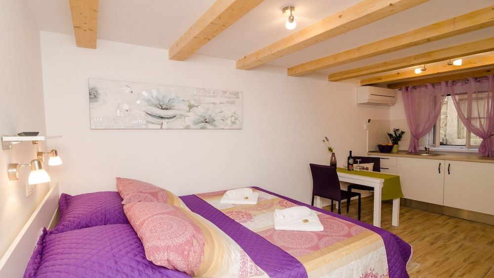 Lavender Garden Apartments Comfort Studio, Ground Floor 4